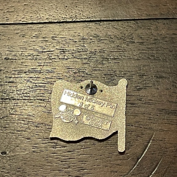 Authentic Official 2008 Disney Hidden Mickey Pin 3 Of 5 Mickey Flag Pin - Picture 2 of 3